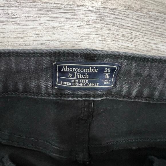 Abercrombie & Fitch Super Skinny Ankle Jeans Frayed Hem Black Wash 0R/25 - Picture 3 of 10